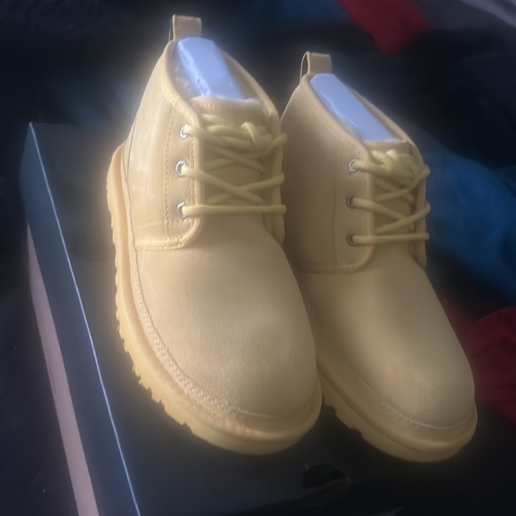 Uggs - Picture 3 of 4